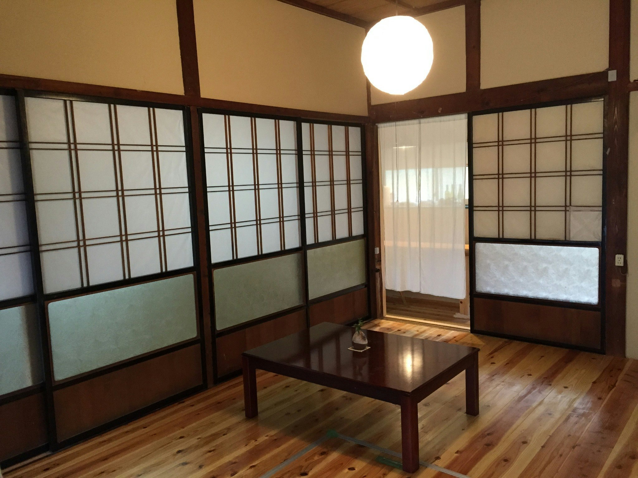 京都の秘境、綾部の上林地区。里山にあり、自然を満喫できるお部屋です。